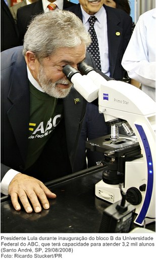 Presidente Lula durante inauguração do bloco B da Universidade Federal do ABC, que terá capacidade para atender 3,2 mil alunos.