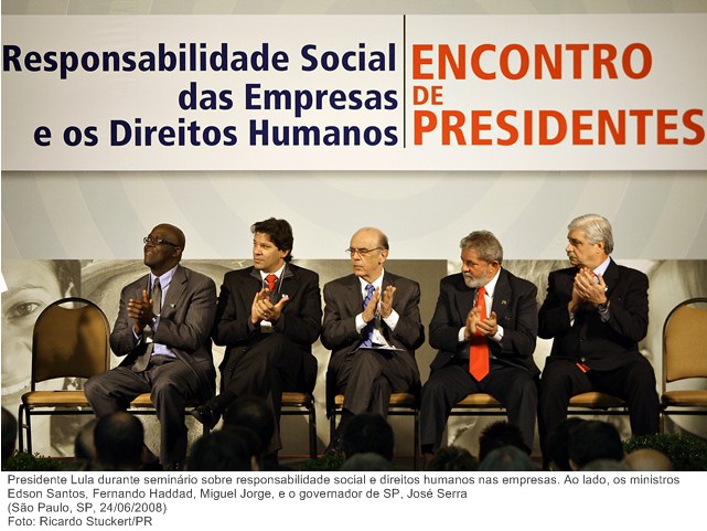 Presidente Lula durante seminário sobre responsabilidade social e direitos humanos nas empresas. Ao lado, os ministros Edson Santos, Fernando Haddad, Miguel Jorge, e o governador de SP, José Serra.