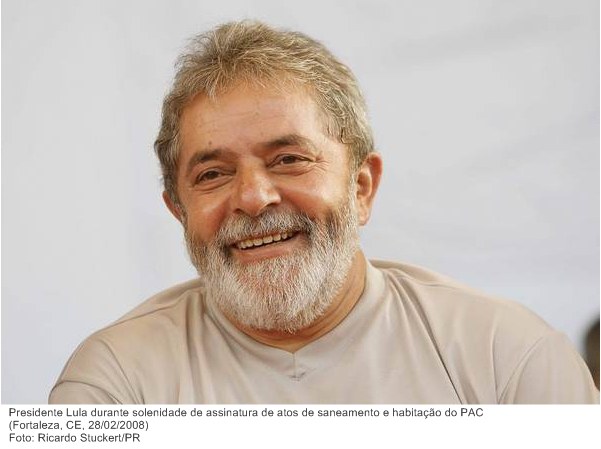Presidente Lula durante solenidade de assinatura de atos de saneamento e habitação do PAC.