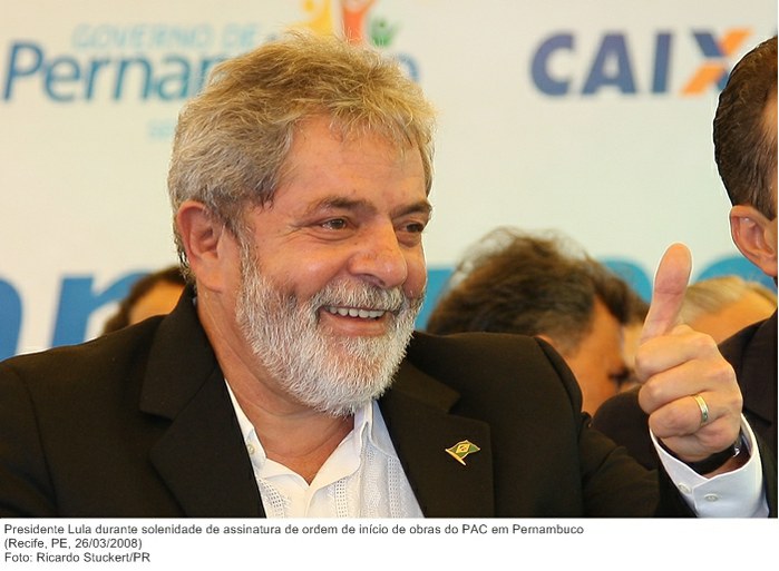 Presidente Lula durante solenidade de assinatura de ordem de início de obras do PAC em Pernambuco.