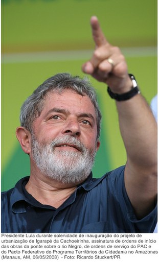 Presidente Lula durante solenidade de inauguração do projeto de urbanização de Igarapé da Cachoeirinha, assinatura de ordens de início das obras da ponte sobre o rio Negro.