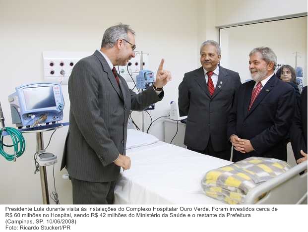 Presidente Lula durante visita às instalações do Complexo Hospitalar Ouro Verde. Foram investidos cerca de R$ 60 milhões no Hospital, sendo R$ 42 milhões do Ministério da Saúde.
