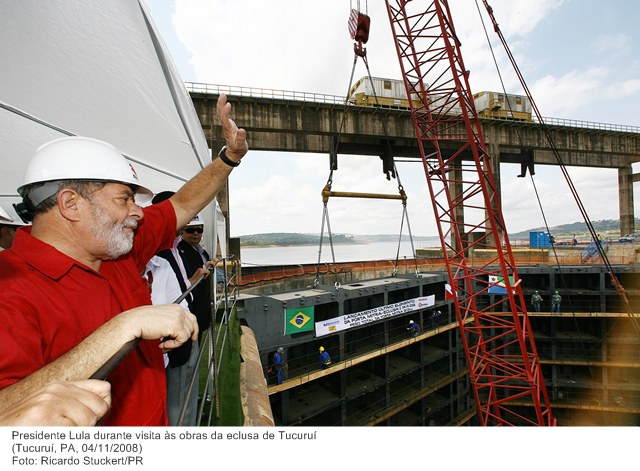 Presidente Lula durante visita às obras da eclusa de Tucuruí.