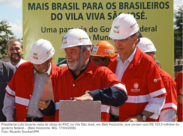 Presidente Lula durante visita às obras do PAC na Vila São José, em Belo Horizonte, que contam com R$ 103,5 milhões do governo federal.