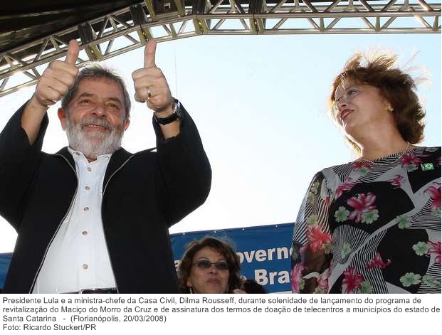 Presidente Lula e a ministra-chefe da Casa Civil, Dilma Rousseff, durante solenidade de lançamento do programa de revitalização do Maciço do Morro da Cruz.
