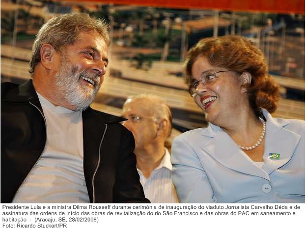 Presidente Lula e a ministra Dilma Rousseff durante cerimônia de inauguração do viaduto Jornalista Carvalho Déda e de assinatura das ordens de início das obras de revitalização do rio São Francisco.