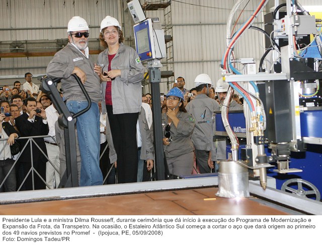 Presidente Lula e a ministra Dilma Rousseff, durante cerimônia que dá início à execução do Programa de Modernização e Expansão da Frota, da Transpetro.