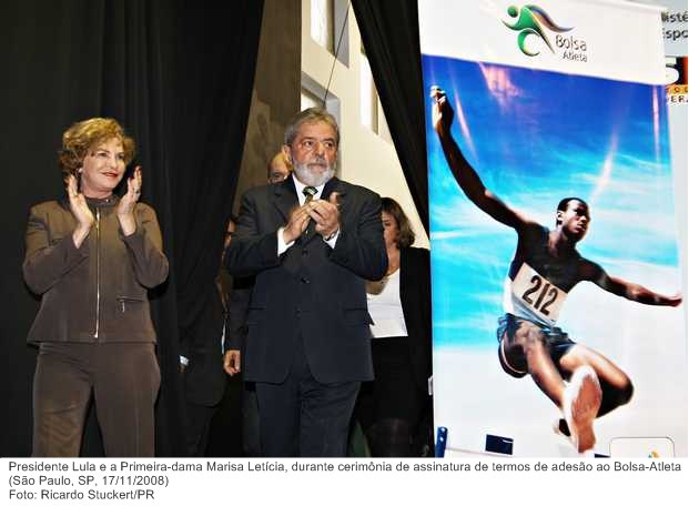 Presidente Lula e a Primeira-dama Marisa Letícia, durante cerimônia de assinatura de termos de adesão ao Bolsa-Atleta.