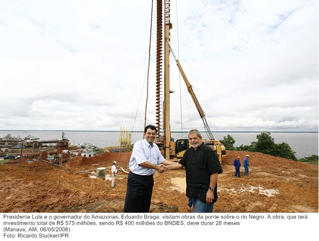 Presidente Lula e o governador do Amazonas, Eduardo Braga, visitam obras da ponte sobre o rio Negro.