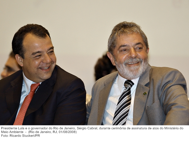Presidente Lula e o governador do Rio de Janeiro, Sérgio Cabral, durante cerimônia de assinatura de atos do Ministério do Meio Ambiente.