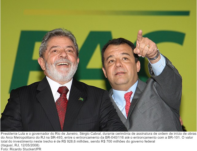 Presidente Lula e o governador do Rio de Janeiro, Sérgio Cabral, durante cerimônia de assinatura de ordem de início de obras do Arco Metropolitano do RJ.