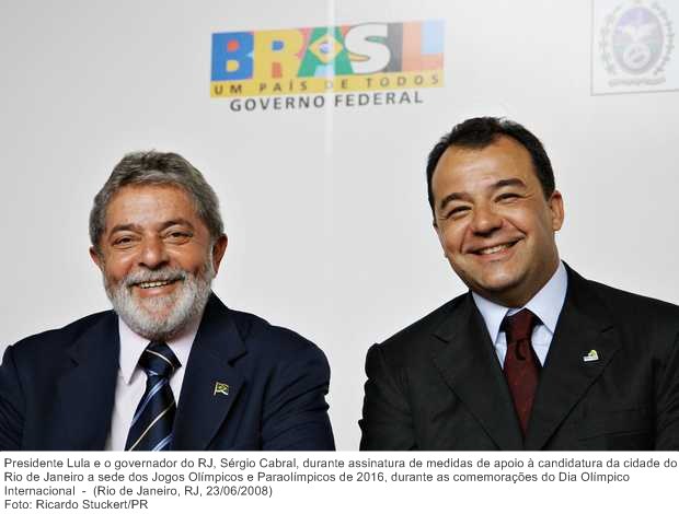 Presidente Lula e o governador do RJ, Sérgio Cabral, durante assinatura de medidas de apoio à candidatura da cidade do Rio de Janeiro a sede dos Jogos Olímpicos e Paraolímpicos de 2016.
