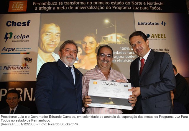 Presidente Lula e o Governador Eduardo Campos, em solenidade de anúncio da superação das metas do Programa Luz Para Todos no estado de Pernambuco.