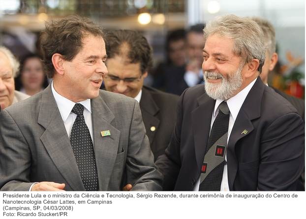 Presidente Lula e o ministro da Ciência e Tecnologia, Sérgio Rezende, durante cerimônia de inauguração do Centro de Nanotecnologia César Lattes, em Campinas.