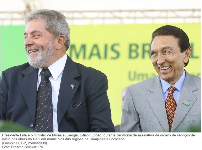Presidente Lula e o ministro de Minas e Energia, Edison Lobão, durante cerimônia de assinatura de ordens de serviços de início das obras do PAC.