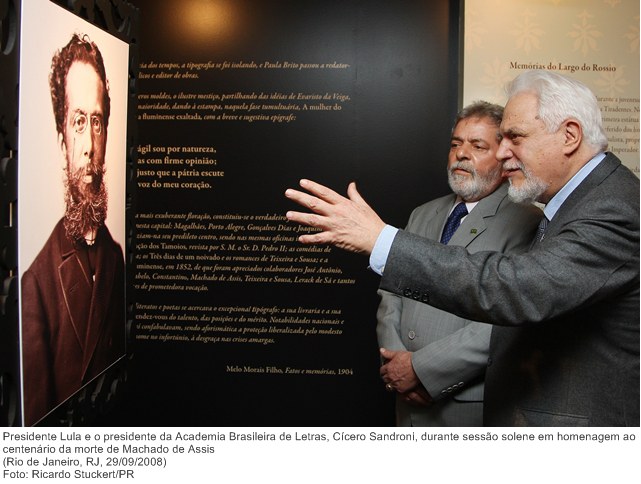 Presidente Lula e o presidente da Academia Brasileira de Letras, Cícero Sandroni, durante sessão solene em homenagem ao centenário da morte de Machado de Assis.