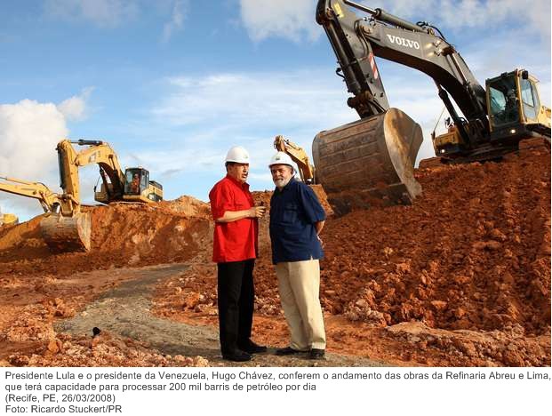 Presidente Lula e o presidente da Venezuela, Hugo Chávez, conferem o andamento das obras da Refinaria Abreu e Lima.