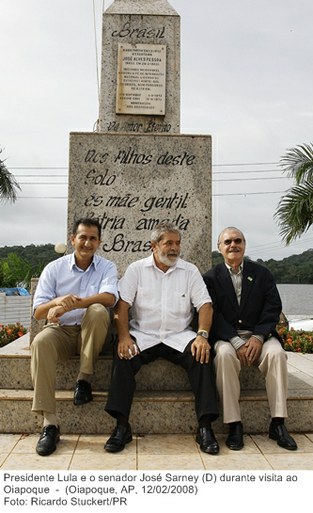 Presidente Lula e o senador José Sarney (D) durante visita ao Oiapoque.