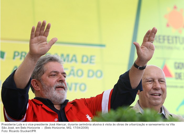 Presidente Lula e o vice-presidente José Alencar, durante cerimônia alusiva à visita às obras de urbanização e saneamento na Vila São José, em Belo Horizonte.