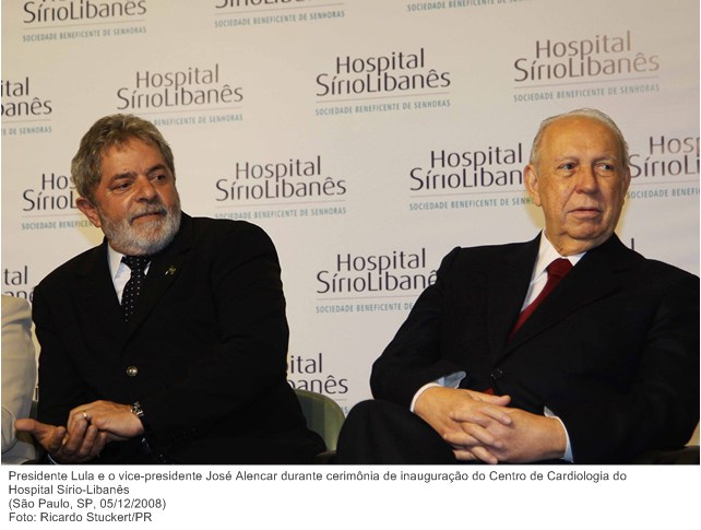 Presidente Lula e o vice-presidente José Alencar durante cerimônia de inauguração do Centro de Cardiologia do Hospital Sírio-Libanês.