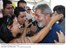 Presidente Lula é recebido por populares durante visita a Guarulhos, onde foram assinadas ordens de serviço do PAC.
