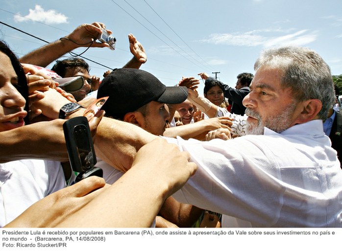 Presidente Lula é recebido por populares em Barcarena (PA), onde assiste à apresentação da Vale sobre seus investimentos no país e no mundo.