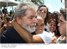 Presidente Lula é recebido por populares na chegada à sede da Samsung, em Campinas.