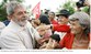 Presidente Lula é recebido por populares na Escola de Ensino Fundamental José Bonifácio de Sousa.