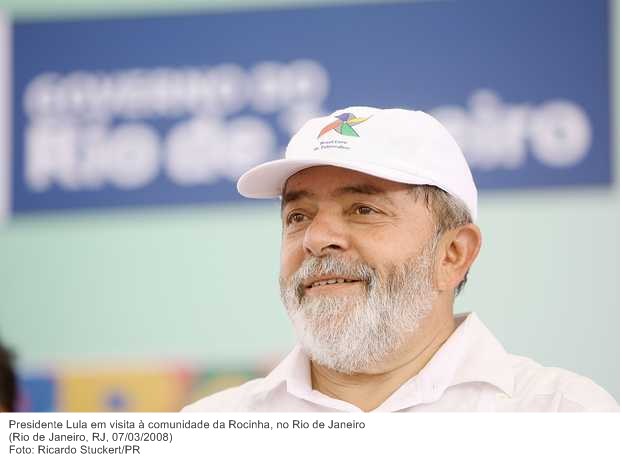 Presidente Lula em visita à comunidade da Rocinha, no Rio de Janeiro.