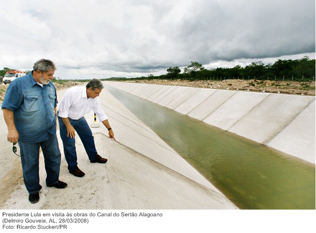 Presidente Lula em visita às obras do Canal do Sertão Alagoano.