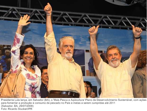 Presidente Lula lança, em Salvador (BA), o 'Mais Pesca e Aqüicultura' Plano de Desenvolvimento Sustentável, com ações para fomentar a produção e consumo de pescado no País.