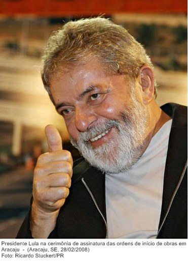 Presidente Lula na cerimônia de assinatura das ordens de início de obras em Aracaju.
