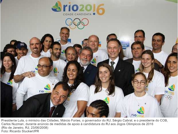 Presidente Lula, o min. das Cidades, Márcio Fortes, o gov. do RJ, Sérgio Cabral, e o pres. do COB, Carlos Nuzman, durante anúncio de medidas de apoio à candidatura do RJ aos Jogos Olímpicos.