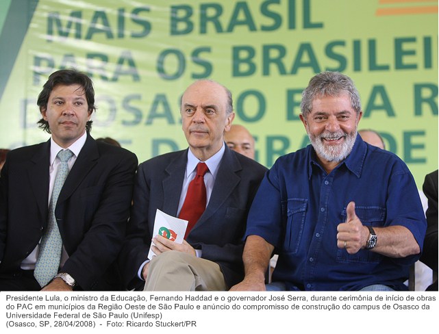 Presidente Lula, o ministro da Educação, Fernando Haddad e o governador José Serra, durante cerimônia de início de obras do PAC em municípios da Região Oeste de São Paulo.
