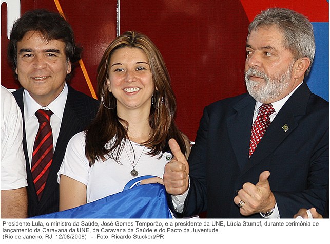 Presidente Lula, o ministro da Saúde, José Gomes Temporão, e a presidente da UNE, Lúcia Stumpf, durante cerimônia de lançamento da Caravana da UNE.jpg