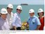 Presidente Lula, o pres. da Petrobras, Sérgio Gabrielli, o gov. do Ceará, Cid Gomes, e a minista da Casa Civil, Dilma Rousseff, durante visita aos braços de transferência de Gás Natural.