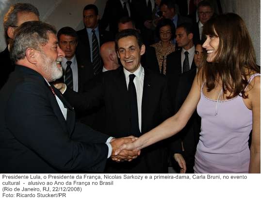 Presidente Lula, o Presidente da França, Nicolas Sarkozy e a primeira-dama, Carla Bruni, no evento cultural alusivo ao Ano da França no Brasil.