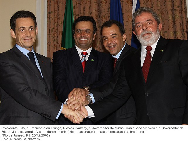 Presidente Lula, o Presidente da França, Nicolas Sarkozy, o Governador de Minas Gerais, Aécio Neves e o Governador do Rio de Janeiro, Sérgio Cabral, durante cerimônia de assinatura de atos.