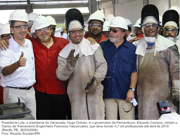 Presidente Lula, o presidente da Venezuela, Hugo Chávez, e o governador de Pernambuco, Eduardo Campos, visitam o Centro de Treinamento Engenheiro Francisco Vasconcelos.