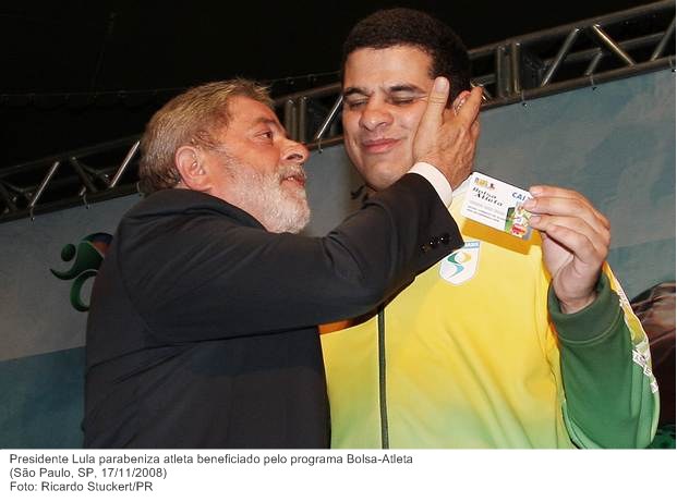 Presidente Lula parabeniza atleta beneficiado pelo programa Bolsa-Atleta.
