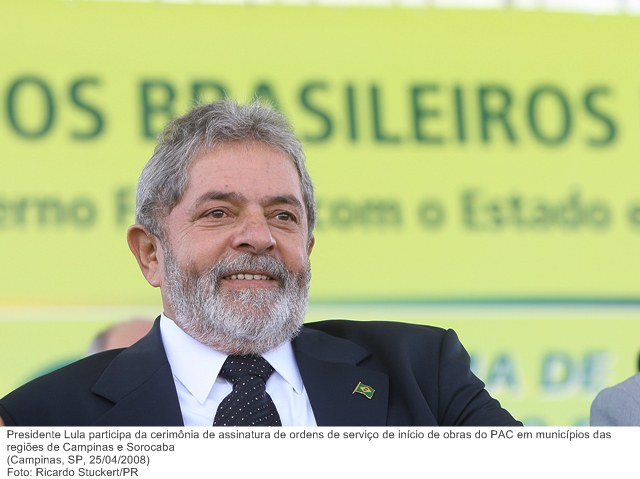 Presidente Lula participa da cerimônia de assinatura de ordens de serviço de início de obras do PAC em municípios das regiões de Campinas e Sorocaba.