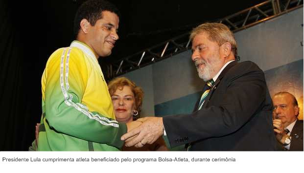 Presidente Lula participa da cerimônia de assinatura de termos de adesão ao Bolsa-Atleta.