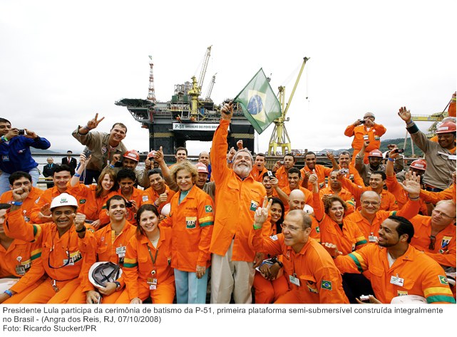 Presidente Lula participa da cerimônia de batismo da P-51, primeira plataforma semi-submersível construída integralmente no Brasil.