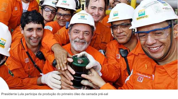 Presidente Lula participa da produção do primeiro óleo da camada pré-sal.