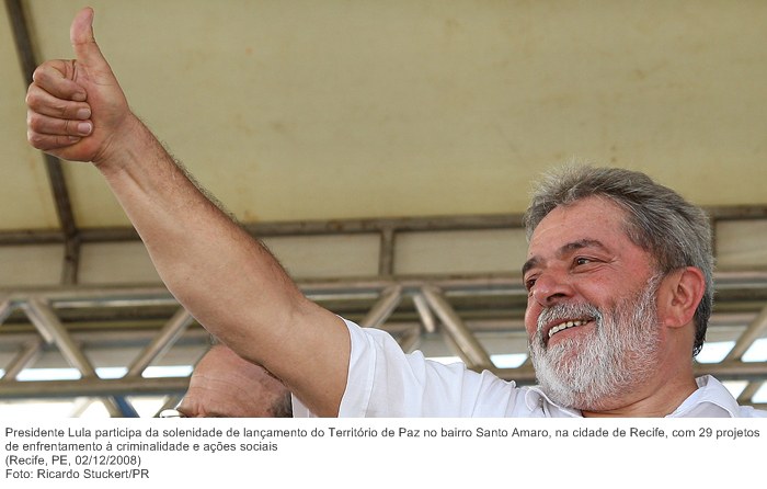 Presidente Lula participa da solenidade de lançamento do Território de Paz no bairro Santo Amaro, na cidade de Recife, com 29 projetos de enfrentamento à criminalidade e ações sociais.