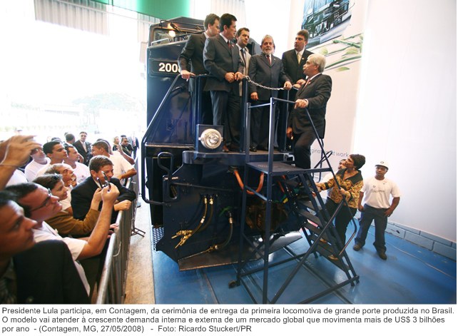 Presidente Lula participa, em Contagem, da cerimônia de entrega da primeira locomotiva de grande porte produzida no Brasil (2).