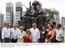 Presidente Lula posa para foto ao lado de familiares na inauguração da primeira etapa do Parque Dona Lindu e do Monumento aos Retirantes.