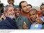 Presidente Lula posa para foto com funcionários da Bayer de Belford Roxo, durante cerimônia de comemoração dos 50 anos do Parque Industrial da empresa.