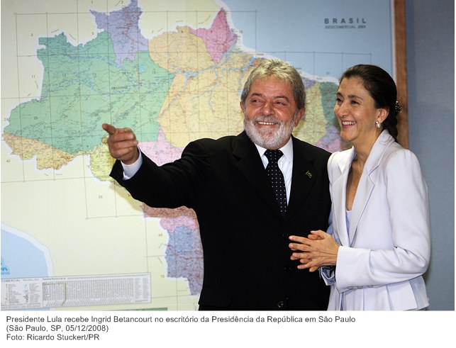 Presidente Lula recebe Ingrid Betancourt no escritório da Presidência da República em São Paulo.