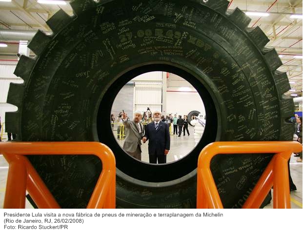Presidente Lula visita a nova fábrica de pneus de mineração e terraplanagem da Michelin.